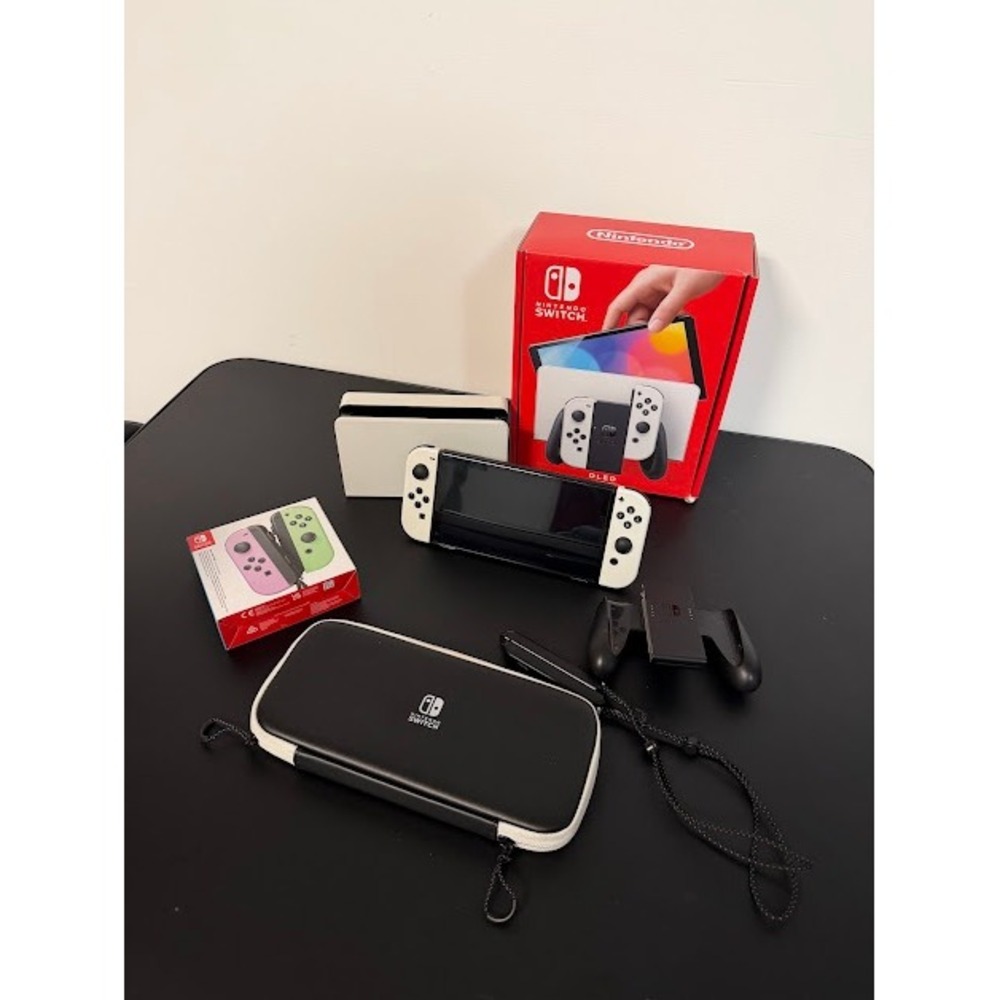 Gaming Nintendo Switch OLED Console Unisex White HEG-001 Bundle Extra Joy-Cons - Picture 2 of 9